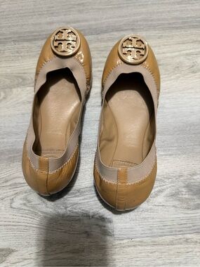 Tory Burch Caramel Tan Leather Logo Ballet Flats